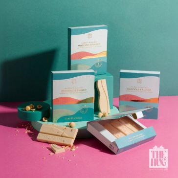 Ciocolata alba cu alune de padure intregi, Tastelanghe, 110g